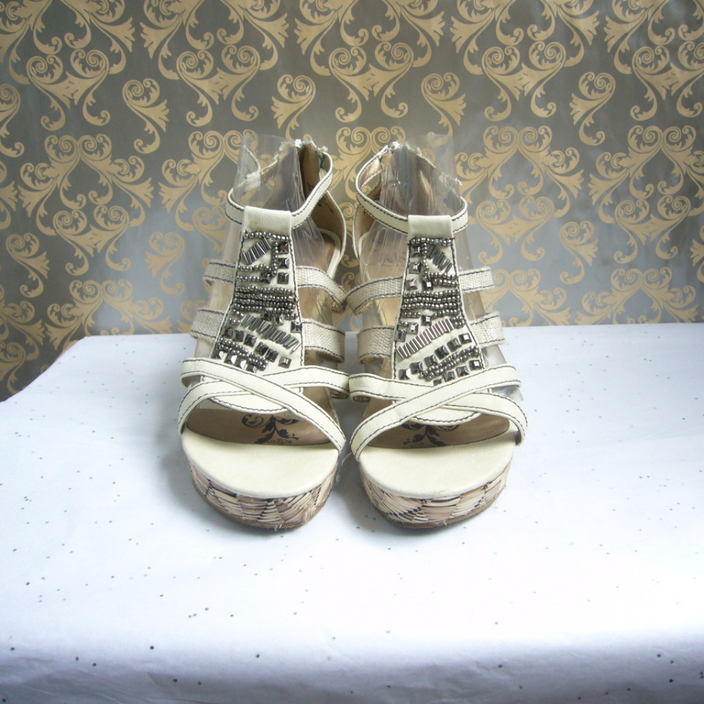 BKE Buckle Ivory Tribal Wedge Sandal - Size 8M